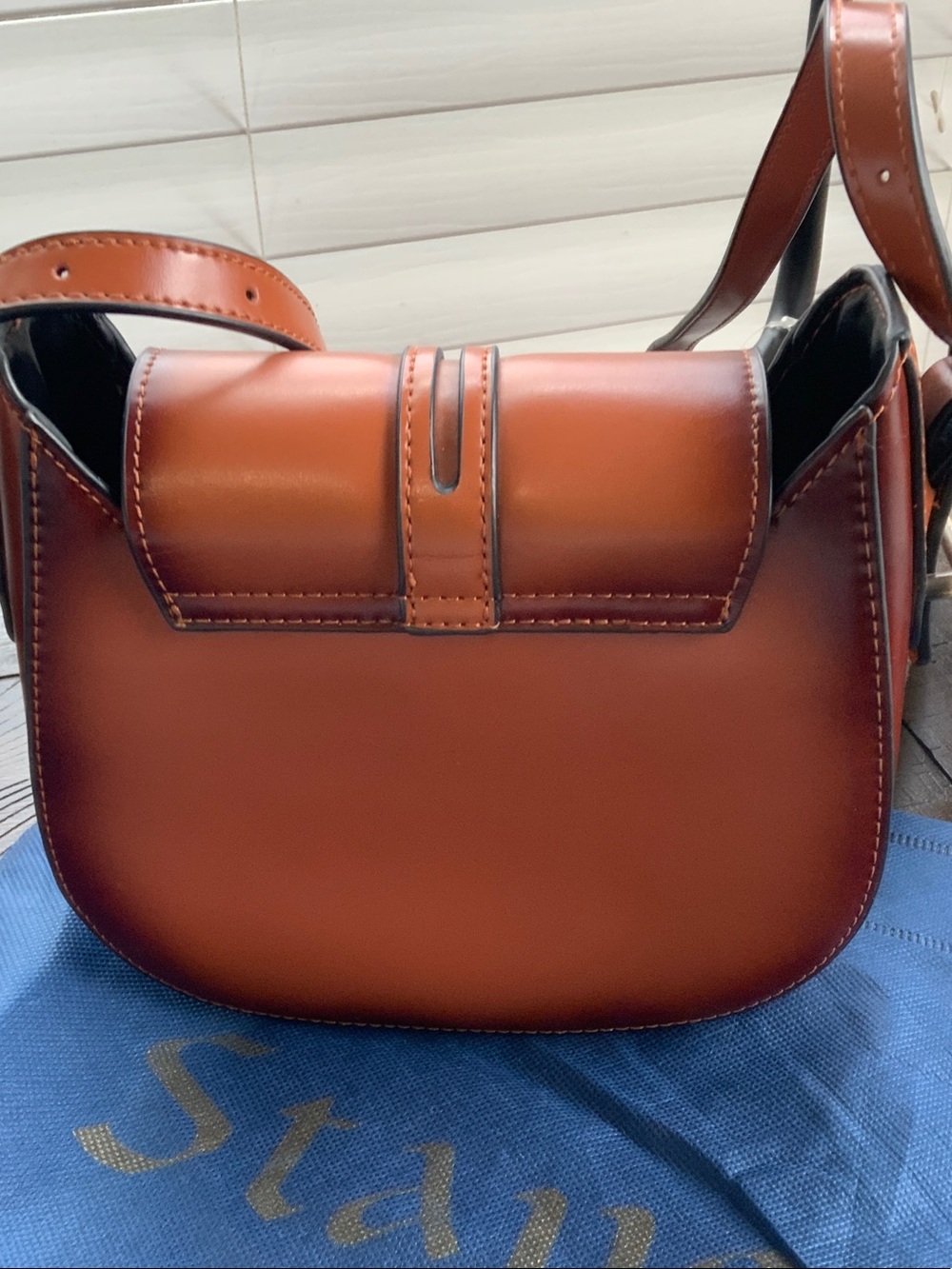 Stauer Women's Leather Crossbody Bag in Chestnut - Picture 3 of 4